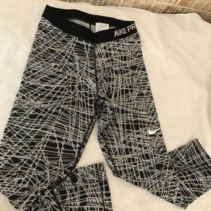 Nike Pro workout leggings